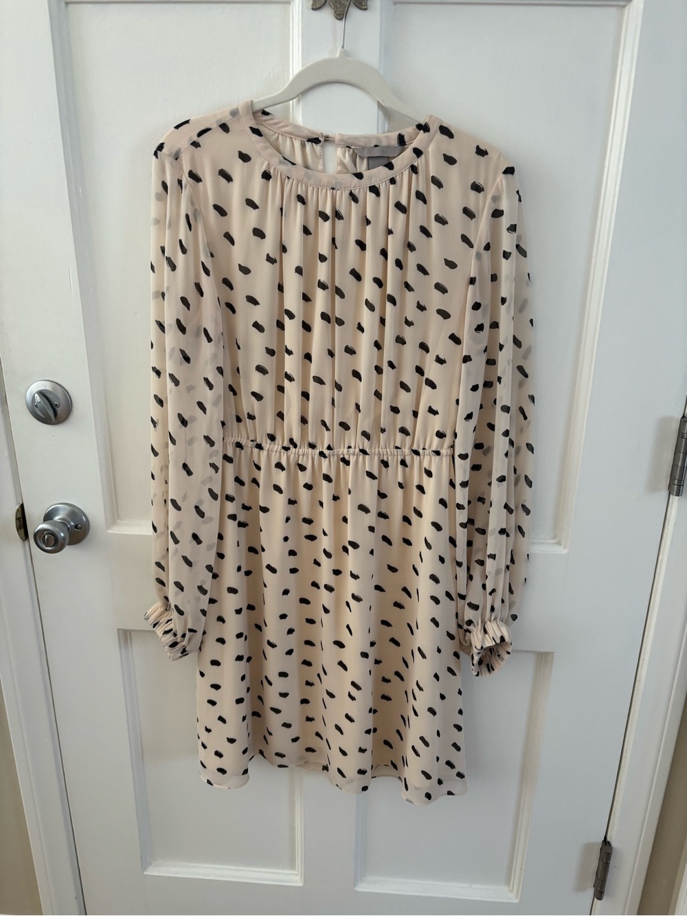 2 for $25 🦋H&M Beige Long Sleeve Dress with Black Dot Print